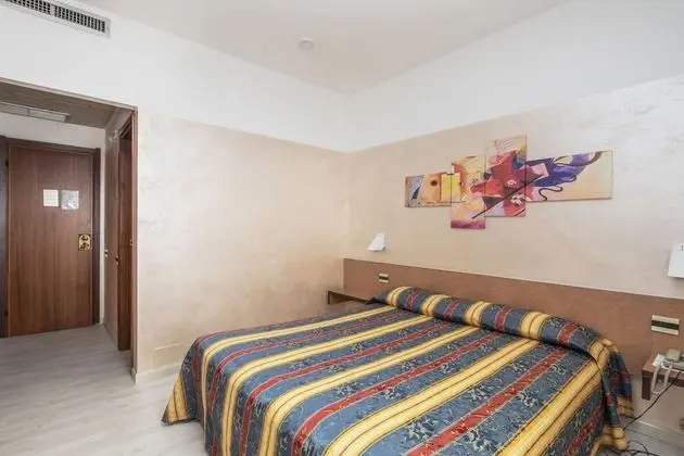 Büyük Yataklı Tek Kişilik Oda