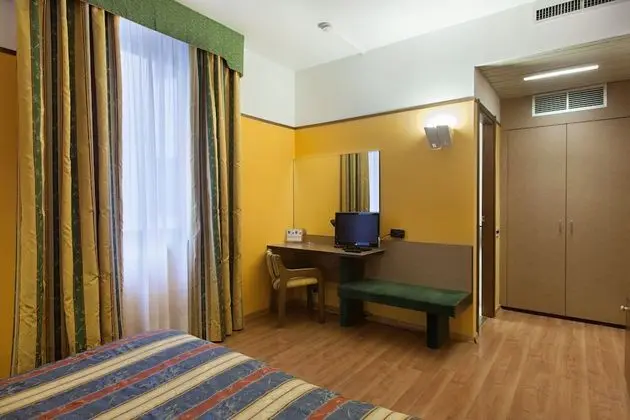 Büyük Yataklı Tek Kişilik Oda