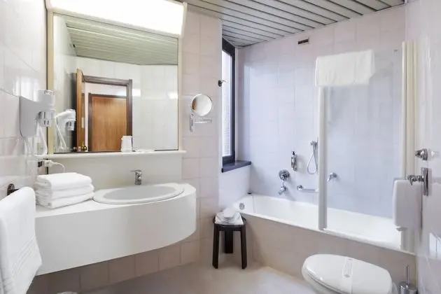 Büyük Yataklı Tek Kişilik Oda