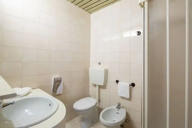 Büyük Yataklı Tek Kişilik Oda