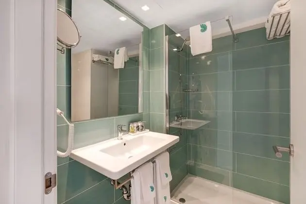 Standard Tek Büyük veya İki Ayrı Yataklı Oda, Balkon