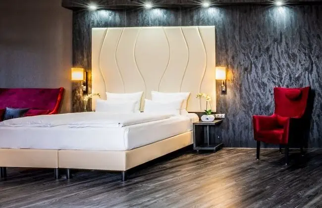 Junior Süit, 2 Tek Kişilik Yatak, Kısmi Göl Manzaralı (with Sofabed)