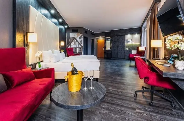 Junior Süit, 2 Tek Kişilik Yatak, Kısmi Göl Manzaralı (with Sofabed)