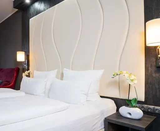 Junior Süit, 2 Tek Kişilik Yatak, Kısmi Göl Manzaralı (with Sofabed)