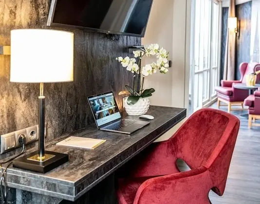 Junior Süit, 2 Tek Kişilik Yatak, Kısmi Göl Manzaralı (with Sofabed)