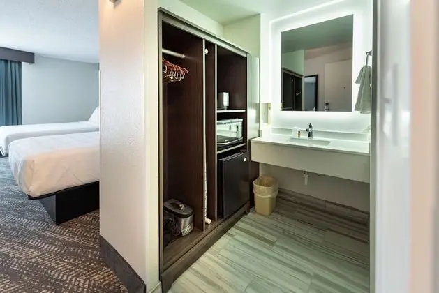 Standard Oda, 2 Büyük (Queen) Boy Yatak, Sigara İçilmez, Buzdolabı ve Mikrodalga (Walk-in Shower)