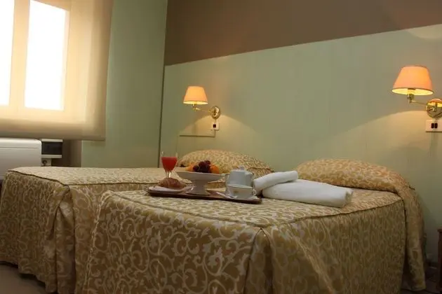 Büyük Yataklı Tek Kişilik Oda