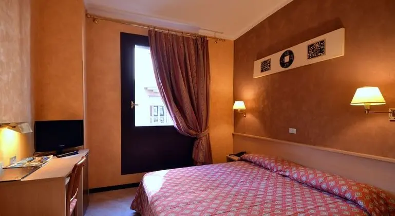 Economy Tek Büyük veya İki Ayrı Yataklı Oda