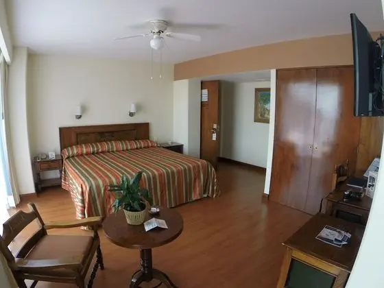 Traditional Tek Büyük Yataklı Oda