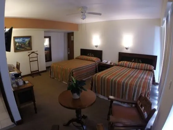 Traditional Tek Büyük Yataklı Oda