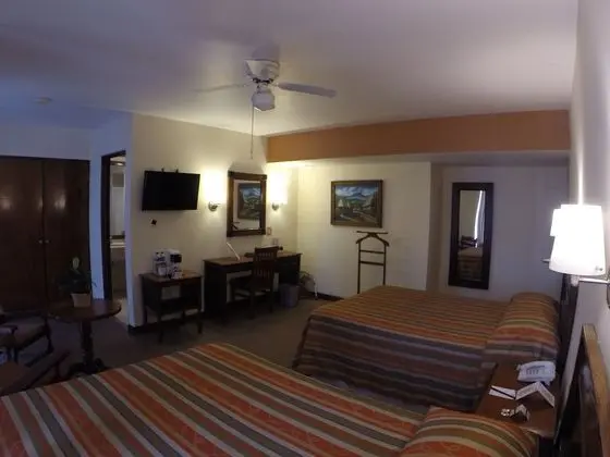 Traditional Tek Büyük Yataklı Oda