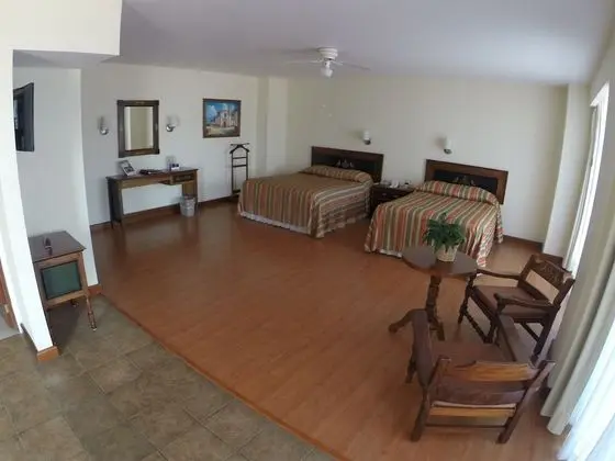 Traditional Tek Büyük Yataklı Oda