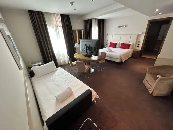 Deluxe Tek Büyük Yataklı Oda (Plus Sofa Bed)