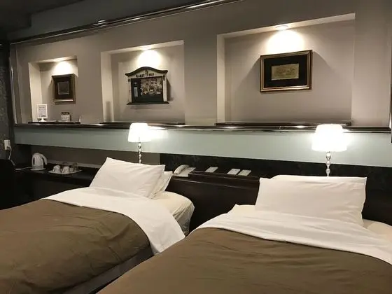 İki Ayrı Yataklı Oda, Sigara İçilmez