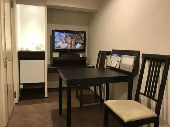 İki Ayrı Yataklı Oda, Sigara İçilmez