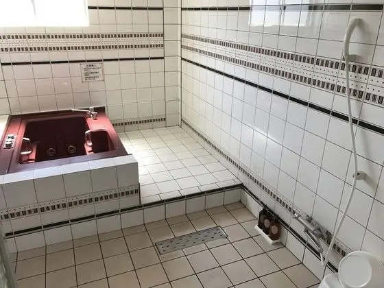 İki Ayrı Yataklı Oda, Sigara İçilmez