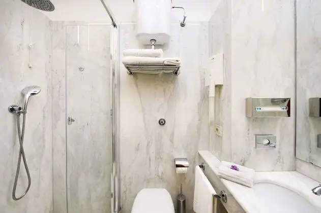 Classic Tek Büyük Yataklı Oda