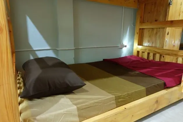 10 Bed Mixed Dormitory-Single