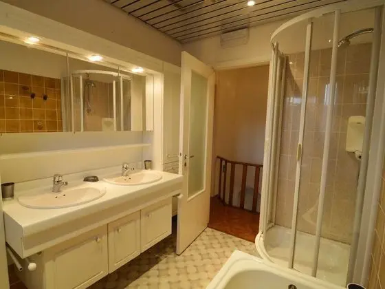 Ev