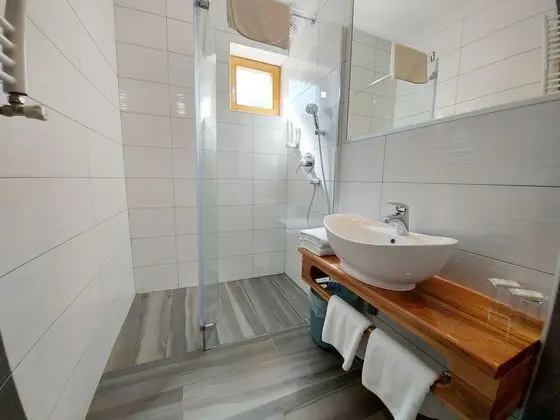 Üç Kişilik Oda