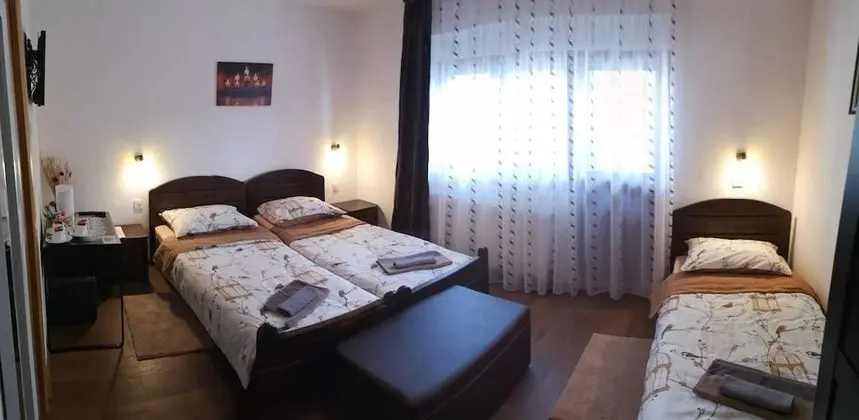 Üç Kişilik Oda, Balkon