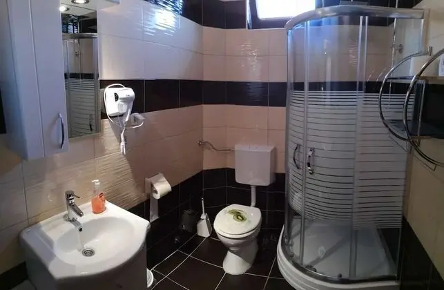 Üç Kişilik Oda, Balkon