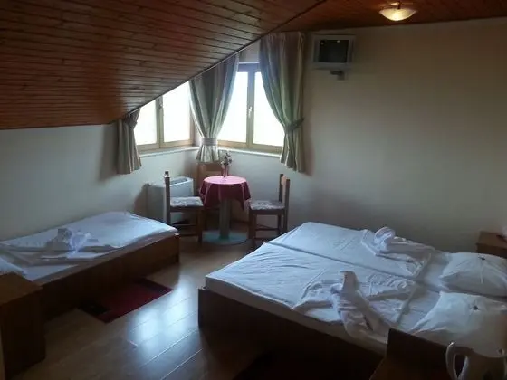 Üç Kişilik Oda