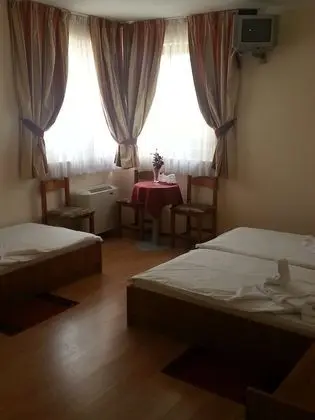 Üç Kişilik Oda