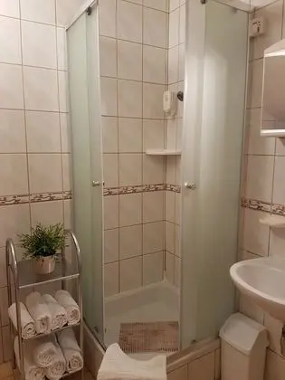 Üç Kişilik Oda