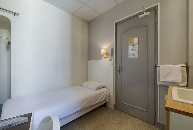 Economy Tek Kişilik Oda (with Shared Toilet)