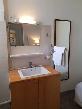 Economy Tek Kişilik Oda (with Shared Toilet)