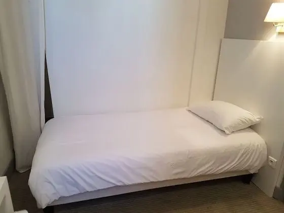 Economy Tek Kişilik Oda (with Shared Toilet)
