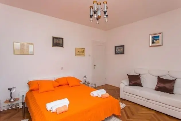 Apart Daire (Two Bedroom Apartment with Balcony)
