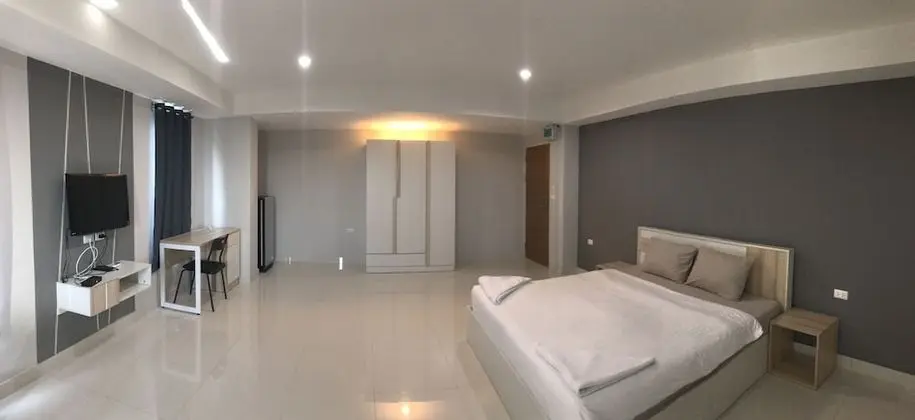 Deluxe Studio