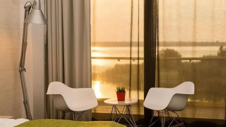 Tek Büyük Yataklı Oda, Balkon, Göl Kenarı