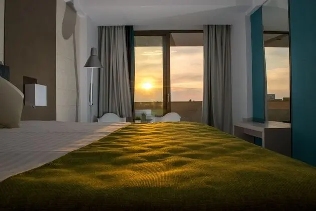Tek Büyük Yataklı Oda, Balkon, Göl Kenarı