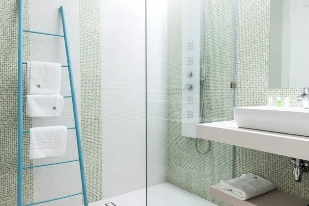Tek Büyük Yataklı Oda, Balkon, Göl Kenarı
