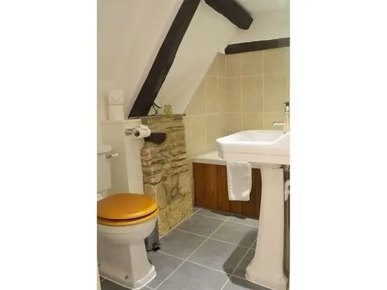 Tek Büyük veya İki Ayrı Yataklı Oda, Banyolu/Duşlu (Bath and Shower)