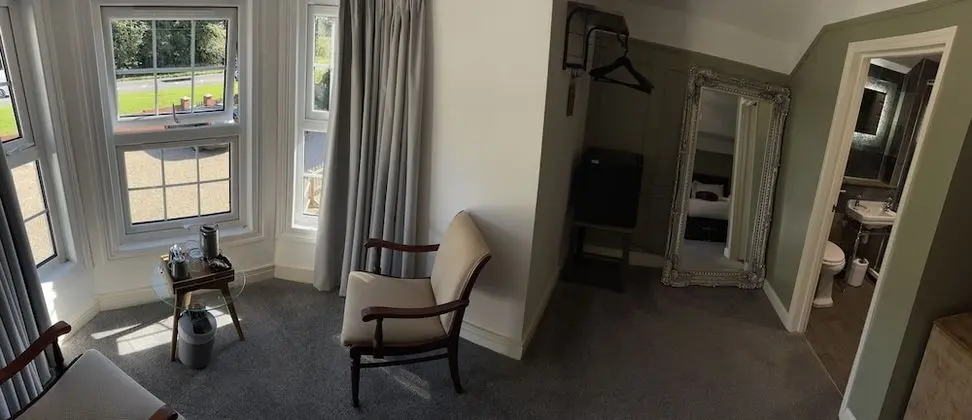 Superior King Room (Bay Window)