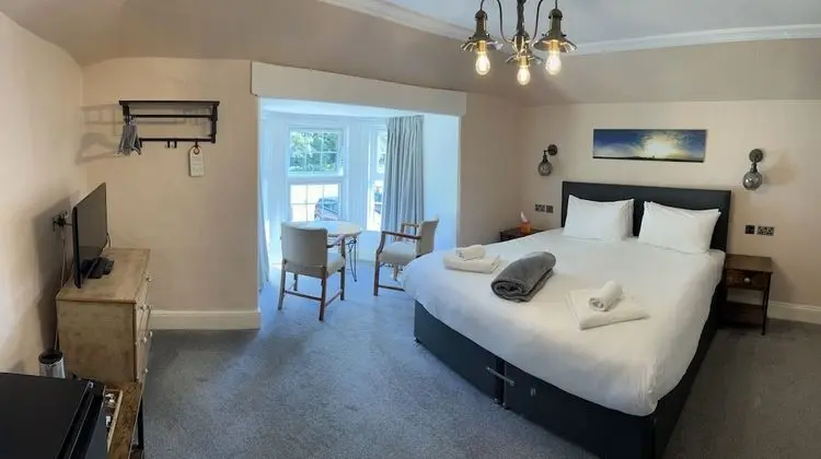 Superior King Room (Bay Window)