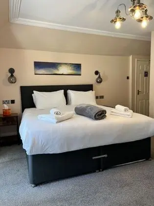 Superior King Room (Bay Window)