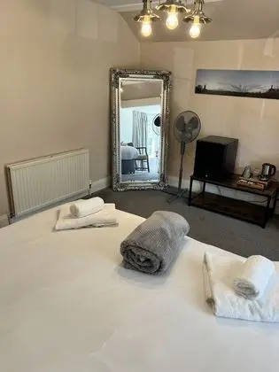 Superior King Room (Bay Window)