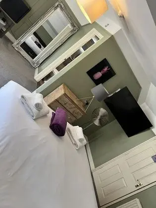 Superior King Room (Bay Window)