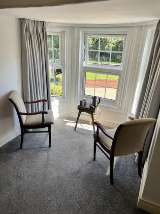 Superior King Room (Bay Window)