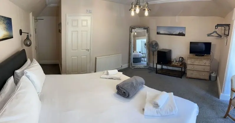 Superior King Room (Bay Window)