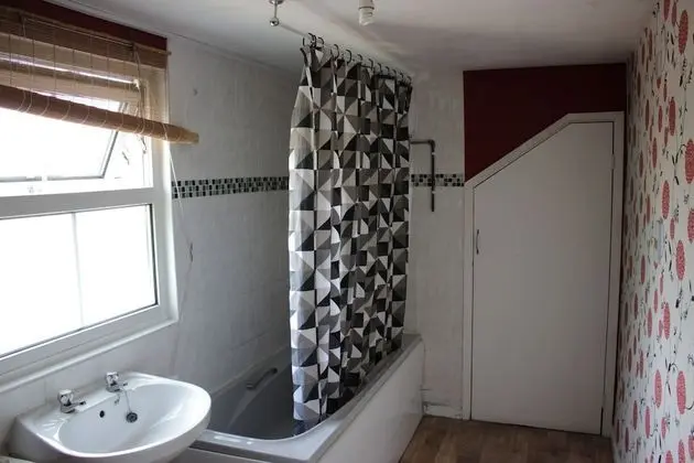 Basic Tek Büyük Yataklı Oda, Ortak Banyo