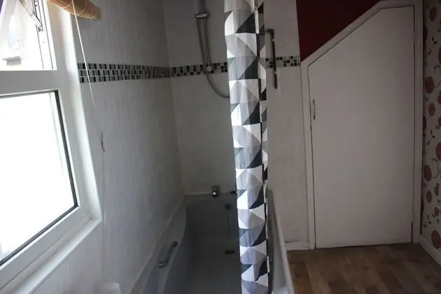 Basic Tek Büyük Yataklı Oda, Ortak Banyo