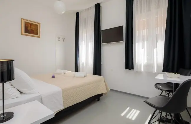 Tek Büyük Yataklı Oda