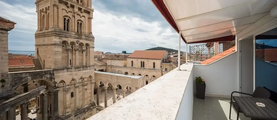 Tek Büyük Yataklı Oda, Balkon, Şehir Manzaralı