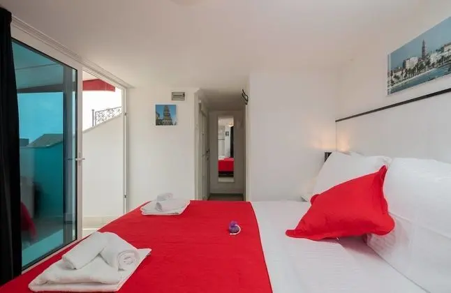 Tek Büyük Yataklı Oda, Balkon, Şehir Manzaralı